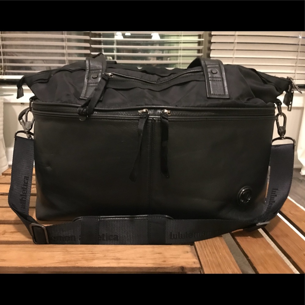 Black lululemon duffel bag